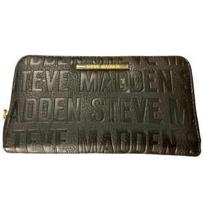 Steve Madden Black Embossed Logo Zip Around Wallet Gold Tone Hardware Womens